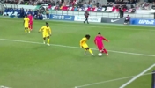 黄喜灿禁区闪展腾挪过人造点，可惜亲自主罚点球被扑
