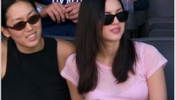 硬控导播好几秒❤️！女星奥利维亚惊艳现身看台